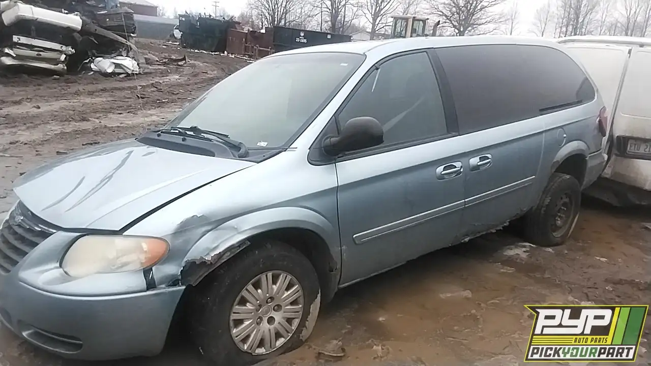 Photo of 2005 Chrysler Town & Country