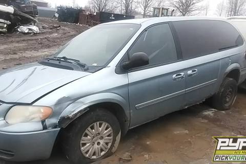 Photo of 2005 Chrysler Town & Country