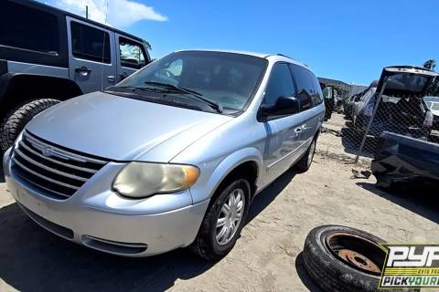 Photo of 2006 Chrysler Town & Country