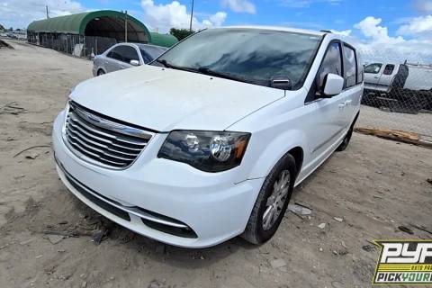 Photo of 2014 Chrysler Town & Country