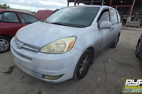 Photo of 2004 Toyota Sienna