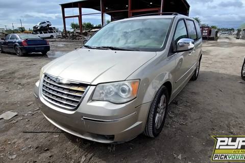 Photo of 2008 Chrysler Town & Country