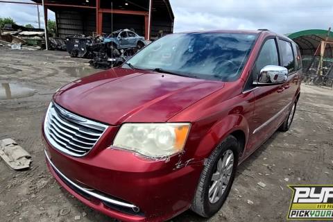 Photo of 2011 Chrysler Town & Country