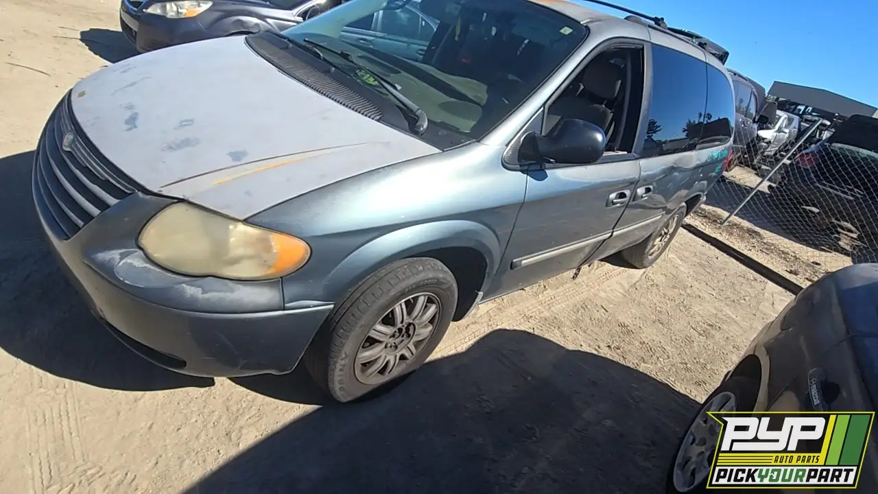 Photo of 2005 Chrysler Town & Country