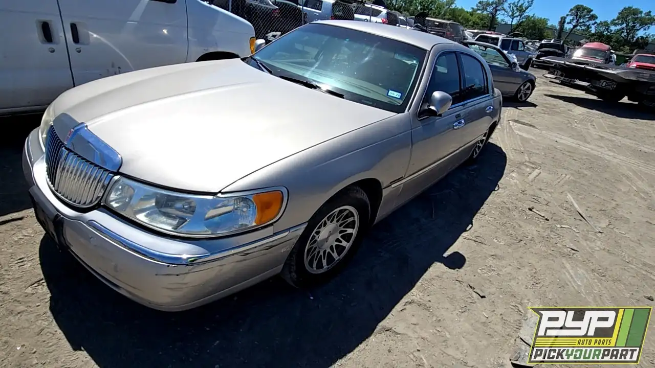 Photo of 2001 Lincoln Town Car