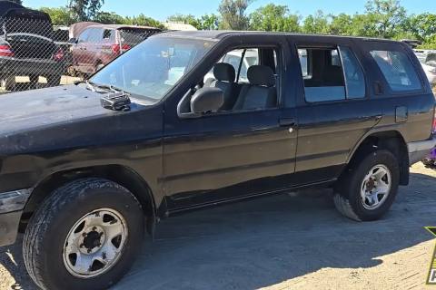 Photo of 1997 Nissan Pathfinder