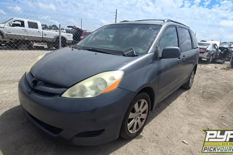 Photo of 2008 Toyota Sienna
