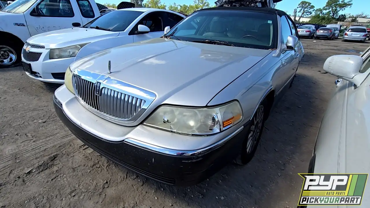 Photo of 2005 Lincoln Town Car