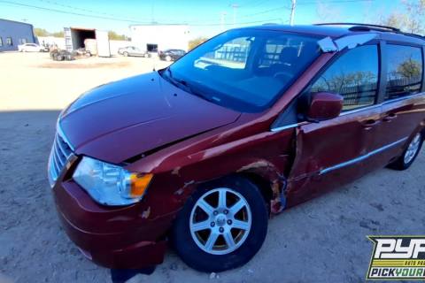 Photo of 2010 Chrysler Town & Country