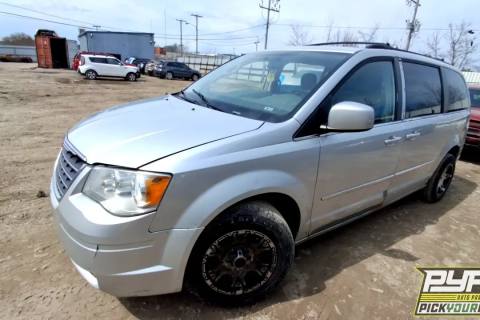 Photo of 2010 Chrysler Town & Country