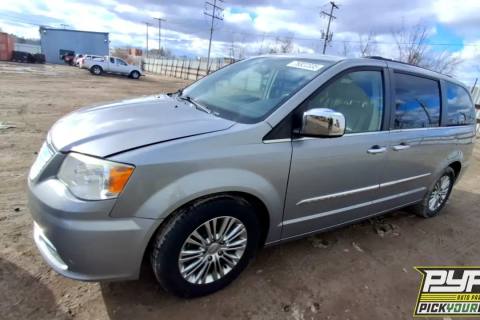 Photo of 2013 Chrysler Town & Country