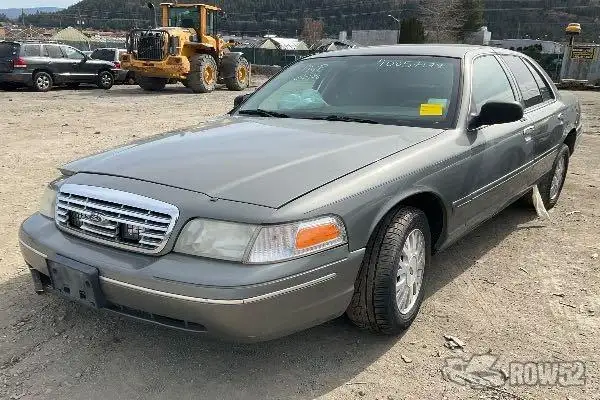 Photo of 2004 Ford Crown Victoria