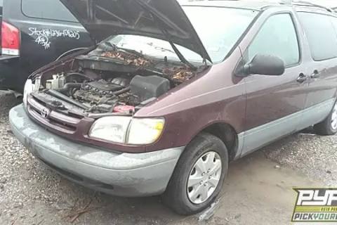 Photo of 1999 Toyota Sienna