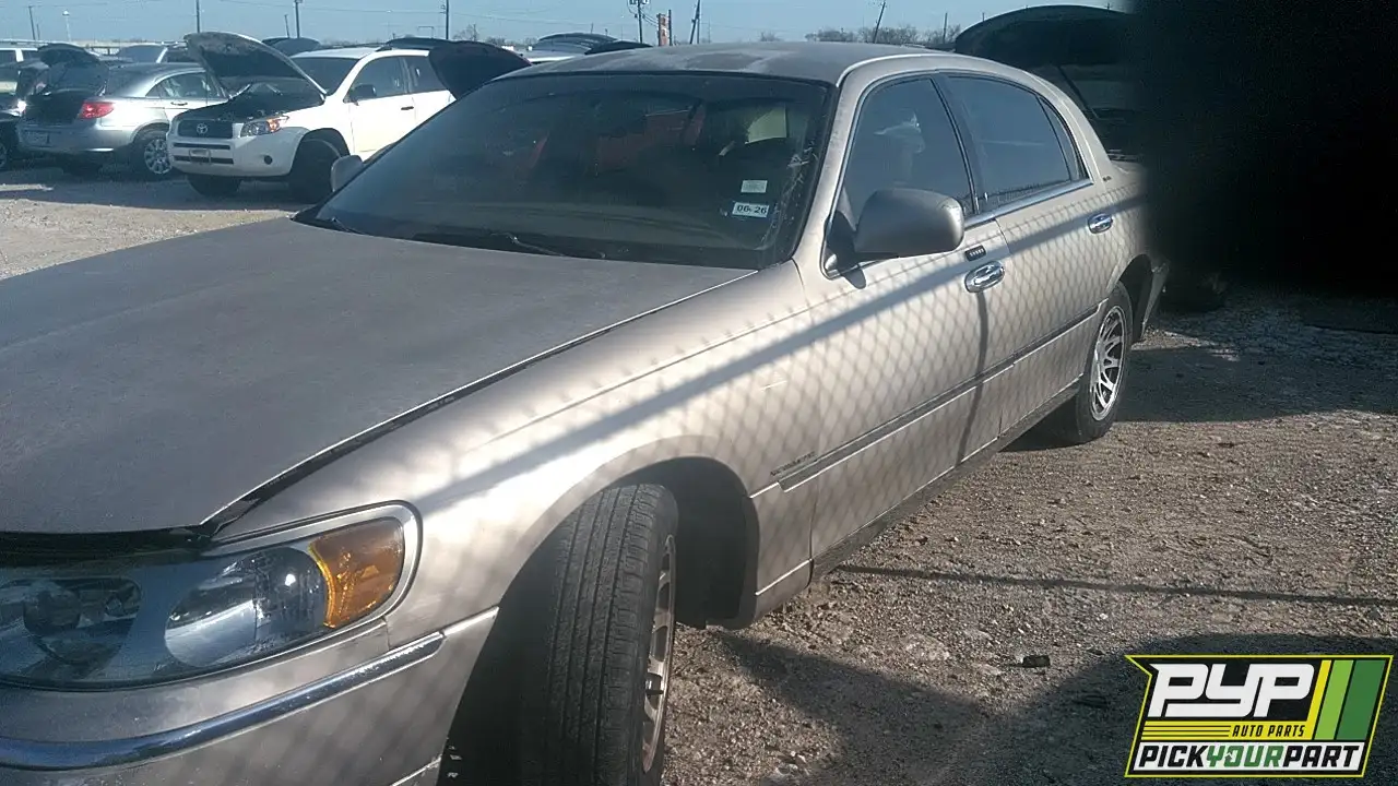 Photo of 2001 Lincoln Town Car