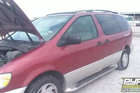 Photo of 1998 Toyota Sienna