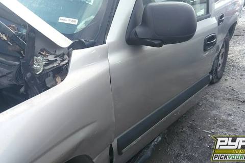 Photo of 2004 Chevrolet Suburban 1500
