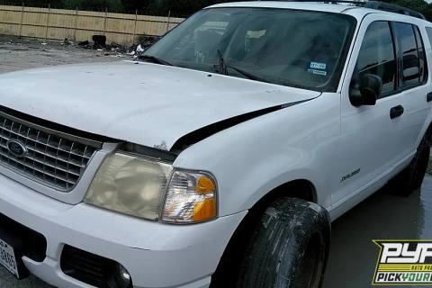 Photo of 2004 Ford Explorer