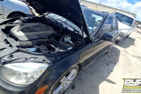 Photo of 2011 Mercedes-Benz C300