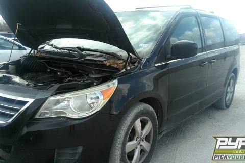Photo of 2011 Volkswagen Routan