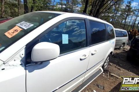 Photo of 2010 Chrysler Town & Country