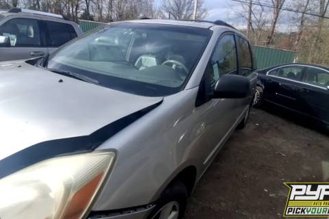 Photo of 2004 Toyota Sienna