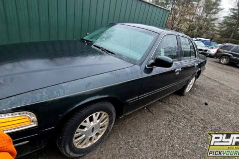 Photo of 2003 Ford Crown Victoria