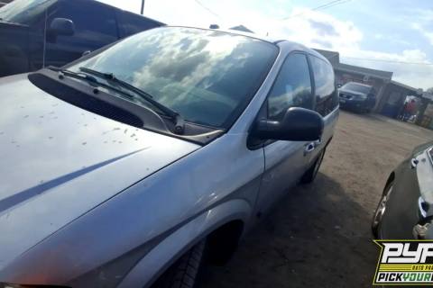 Photo of 2005 Chrysler Town & Country