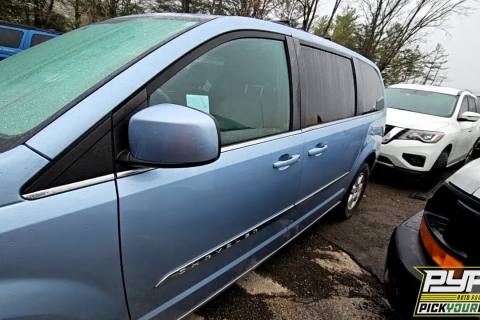 Photo of 2013 Chrysler Town & Country
