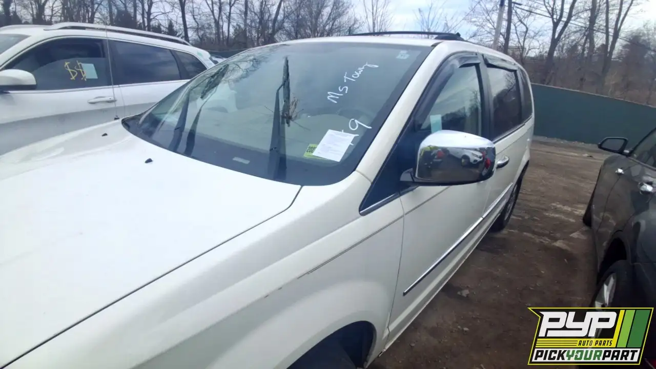 Photo of 2010 Chrysler Town & Country