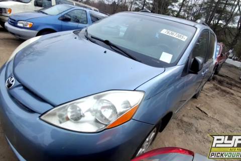 Photo of 2010 Toyota Sienna