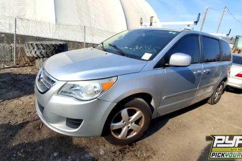 Photo of 2010 Volkswagen Routan