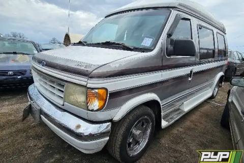 Photo of 1995 Ford E-150 Econoline Club Wagon