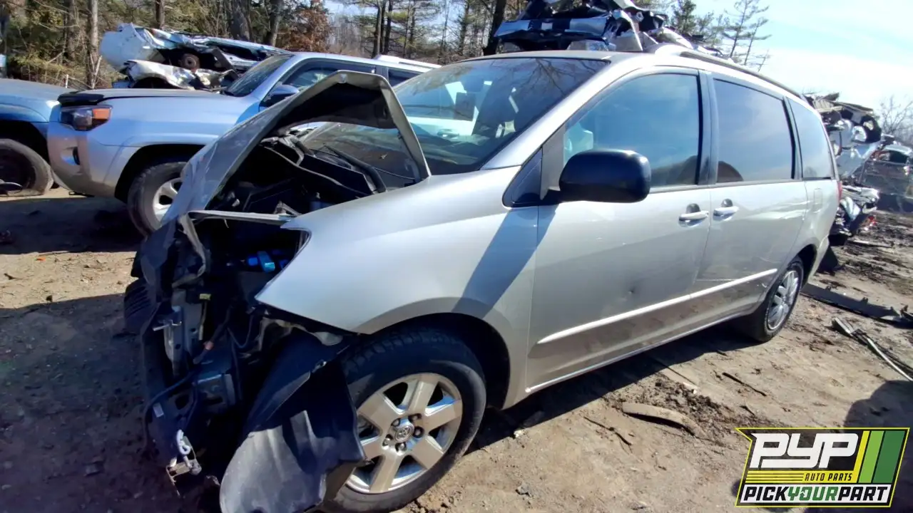 Photo of 2004 Toyota Sienna
