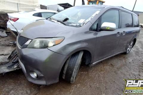 Photo of 2011 Toyota Sienna