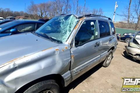 Photo of 2004 Chevrolet Tracker