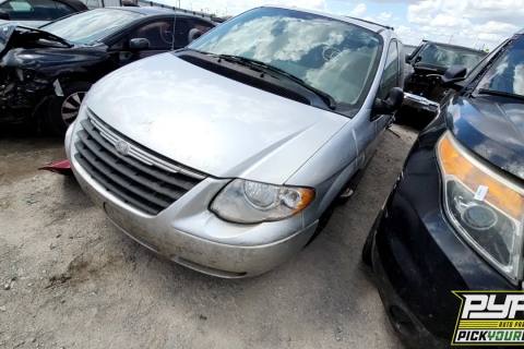 Photo of 2007 Chrysler Town & Country