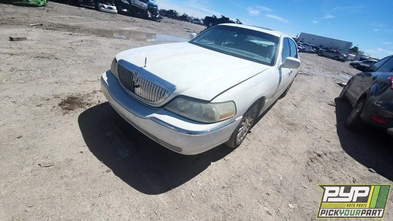 Photo of 2004 Lincoln Town Car