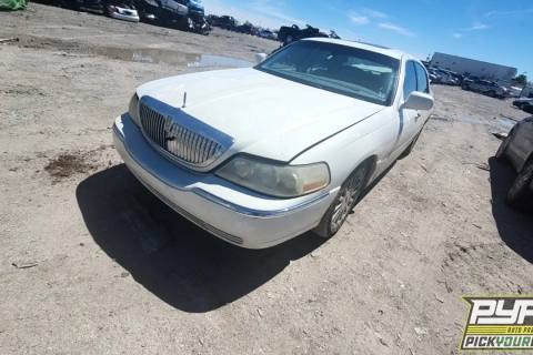Photo of 2004 Lincoln Town Car