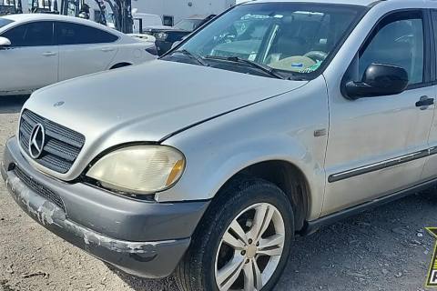 Photo of 1999 Mercedes-Benz Ml320