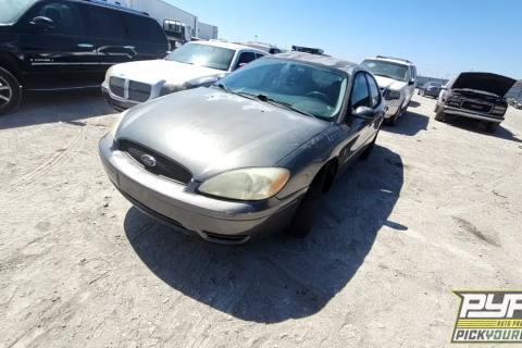 Photo of 2004 Ford Taurus