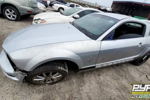 Photo of 2005 Ford Mustang