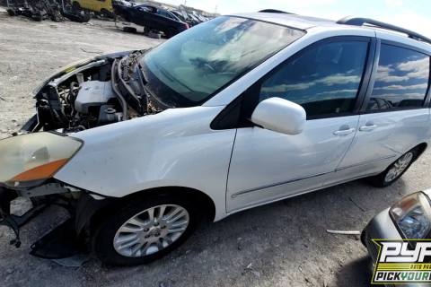 Photo of 2008 Toyota Sienna