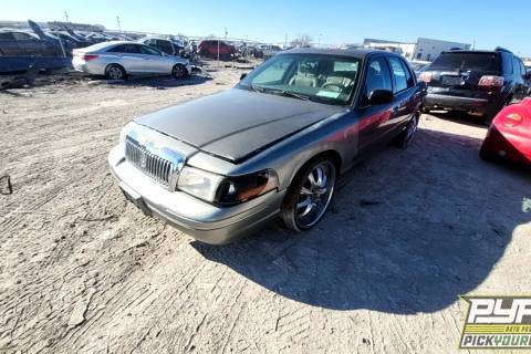 Photo of 2004 Ford Crown Victoria