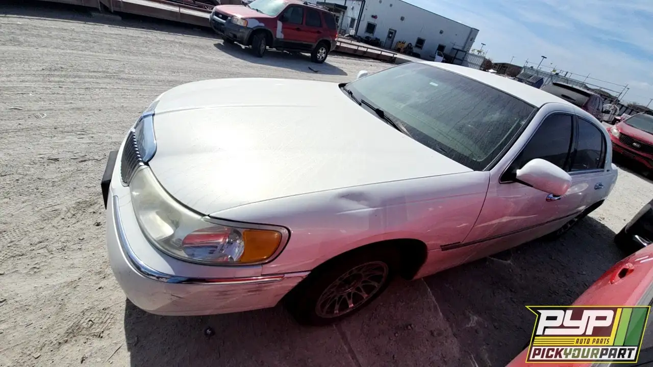 Photo of 2002 Lincoln Town Car