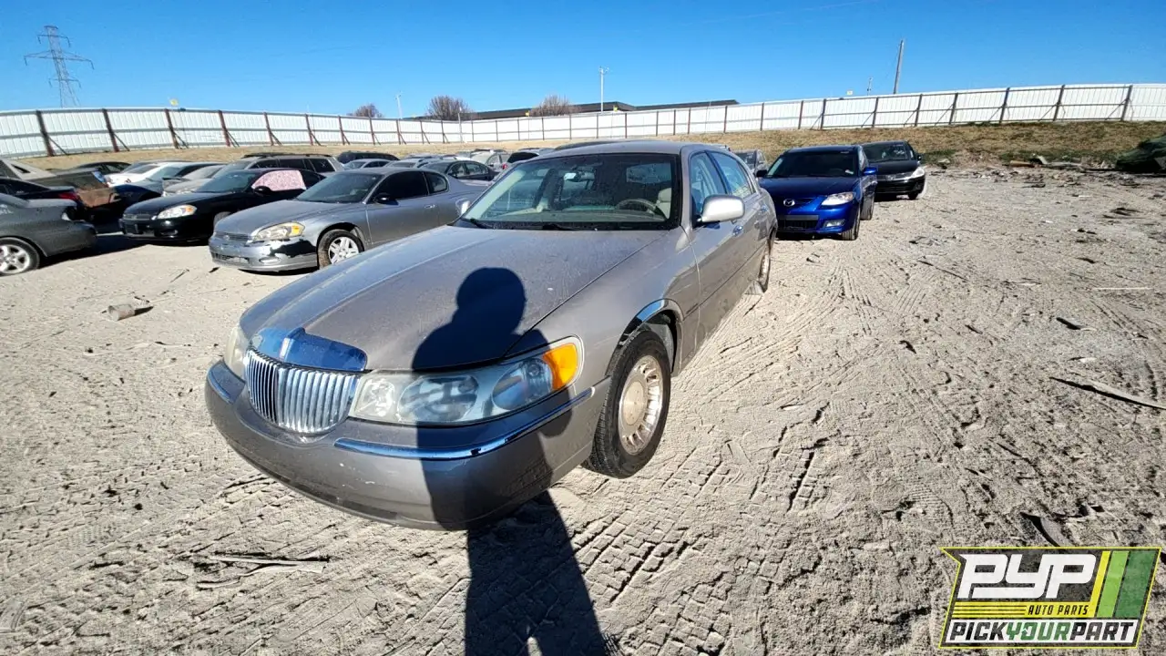 Photo of 2001 Lincoln Town Car