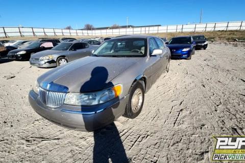 Photo of 2001 Lincoln Town Car