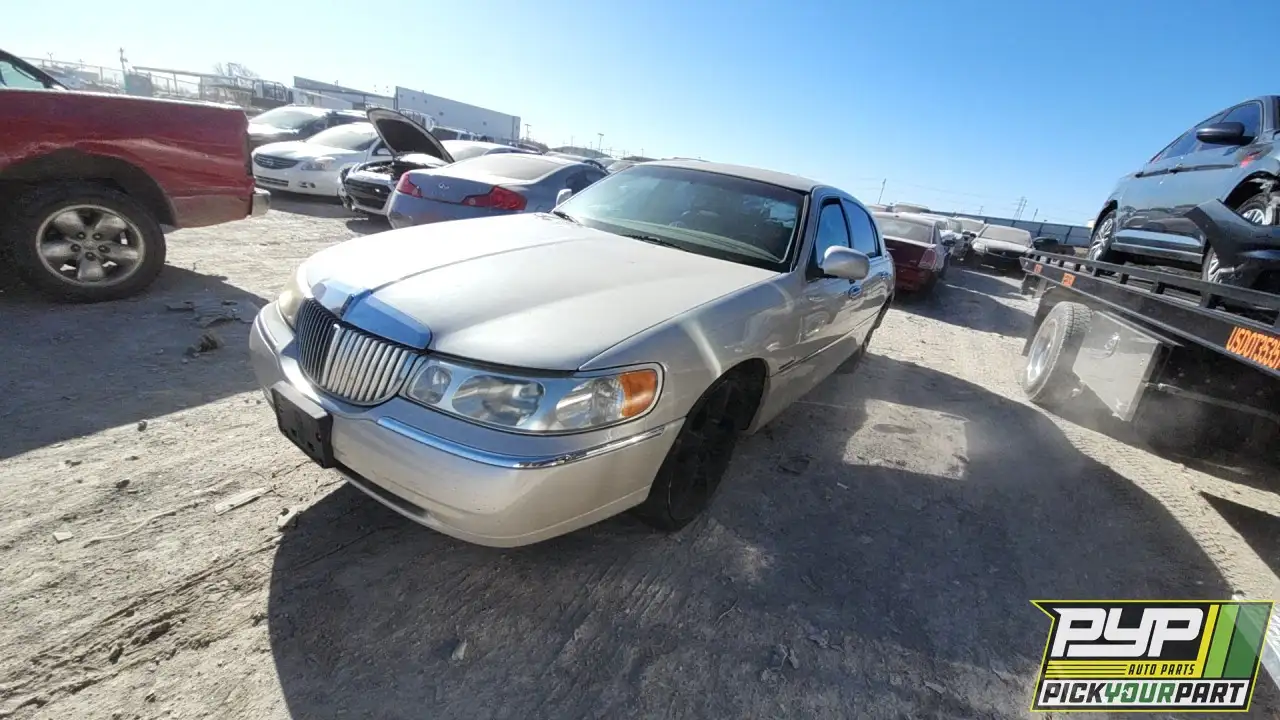 Photo of 2000 Lincoln Town Car