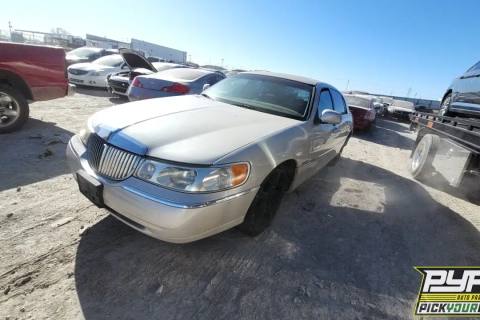 Photo of 2000 Lincoln Town Car