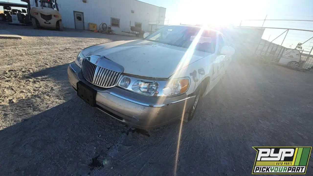 Photo of 2002 Lincoln Town Car
