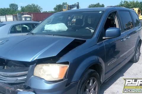 Photo of 2011 Chrysler Town & Country